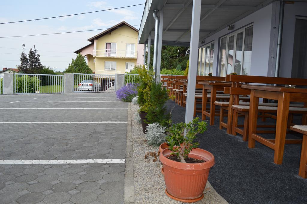Pansion Antonio Slavonski Brod Exterior foto