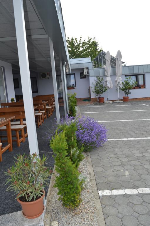 Pansion Antonio Slavonski Brod Exterior foto