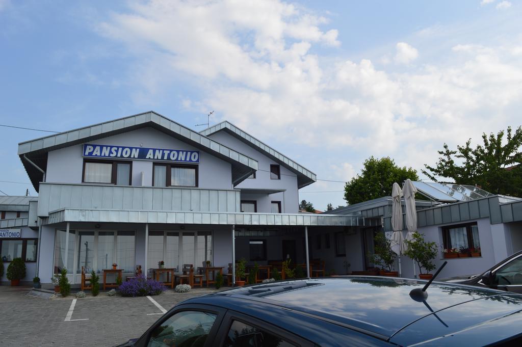 Pansion Antonio Slavonski Brod Exterior foto