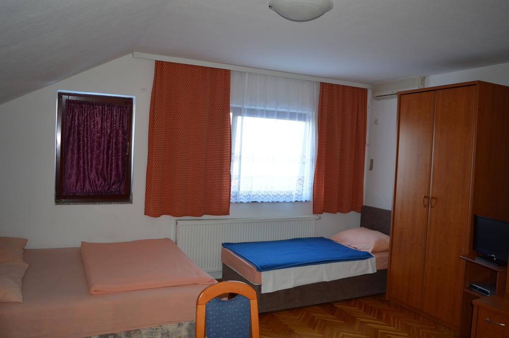 Pansion Antonio Slavonski Brod Exterior foto