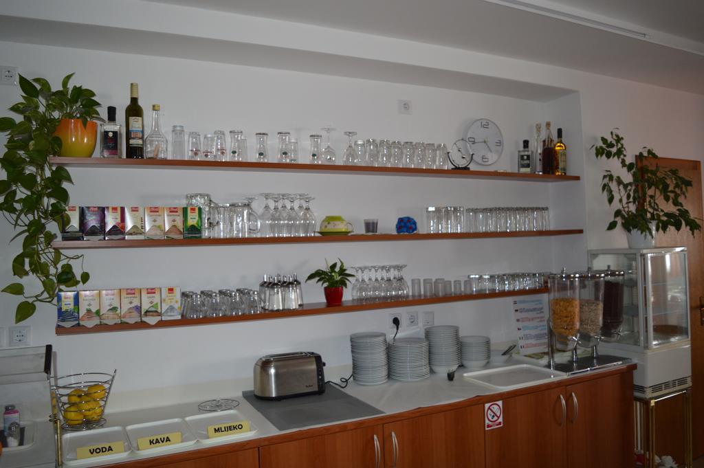 Pansion Antonio Slavonski Brod Exterior foto