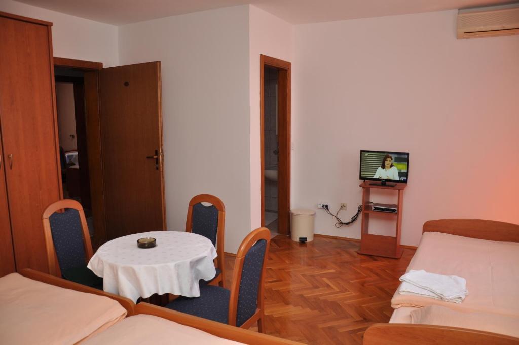 Pansion Antonio Slavonski Brod Exterior foto