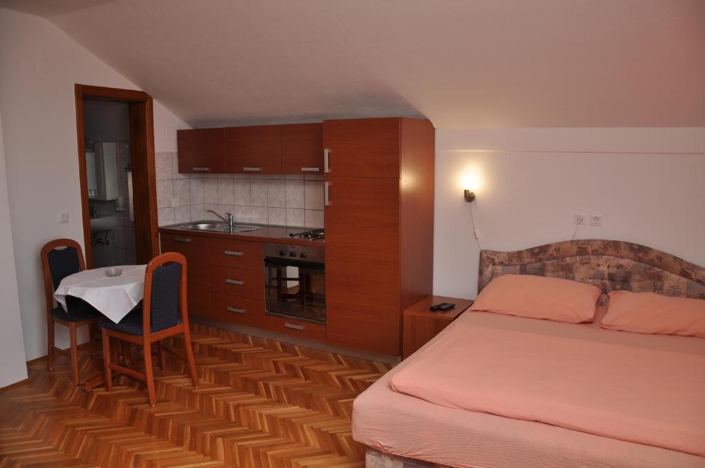 Pansion Antonio Slavonski Brod Exterior foto