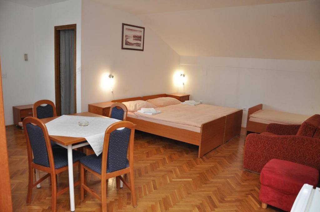 Pansion Antonio Slavonski Brod Exterior foto