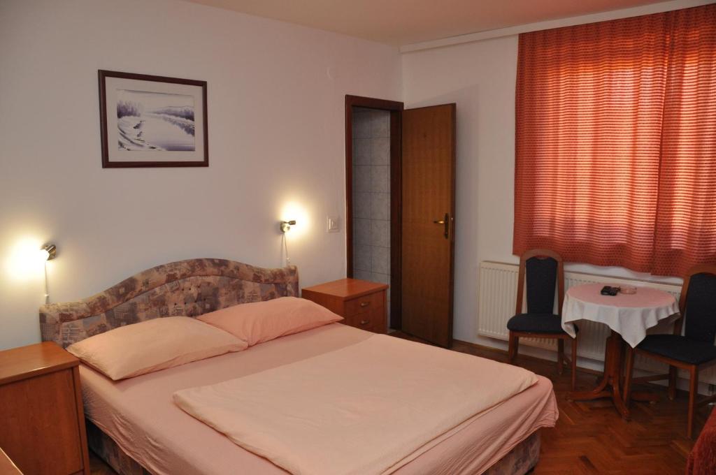 Pansion Antonio Slavonski Brod Exterior foto