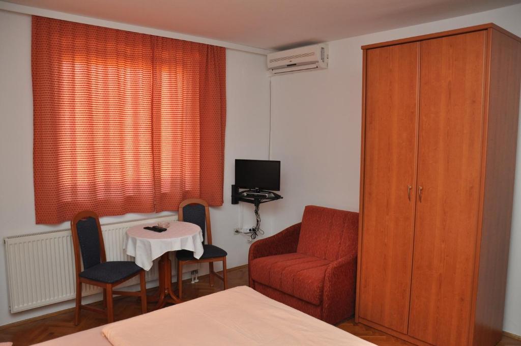 Pansion Antonio Slavonski Brod Exterior foto