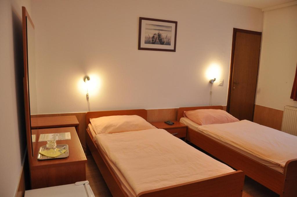 Pansion Antonio Slavonski Brod Exterior foto